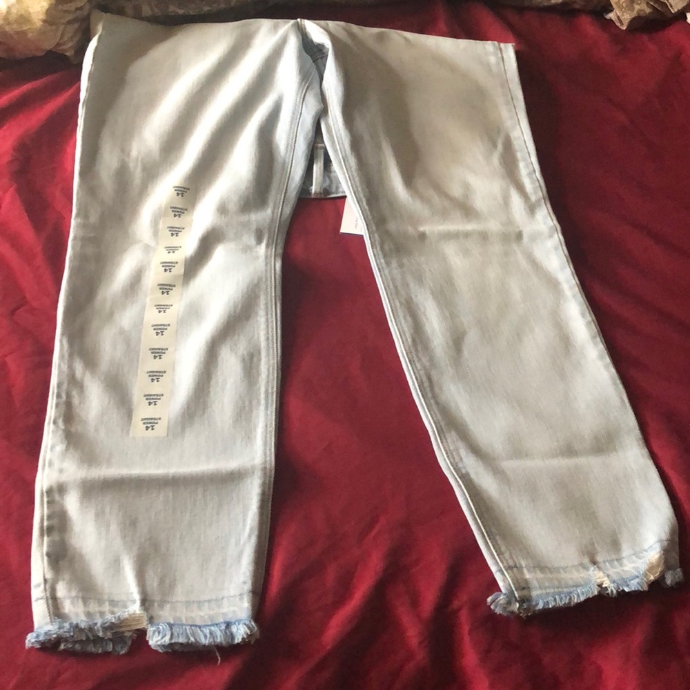 COPY - Old Navy Jeans •Brand New • Ankle Length